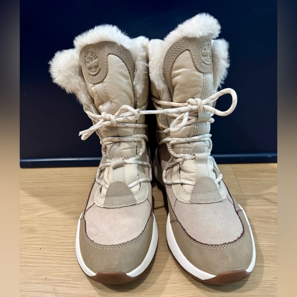 Timberland Women's Tan Furry Winter Boots - Picture 1 of 8